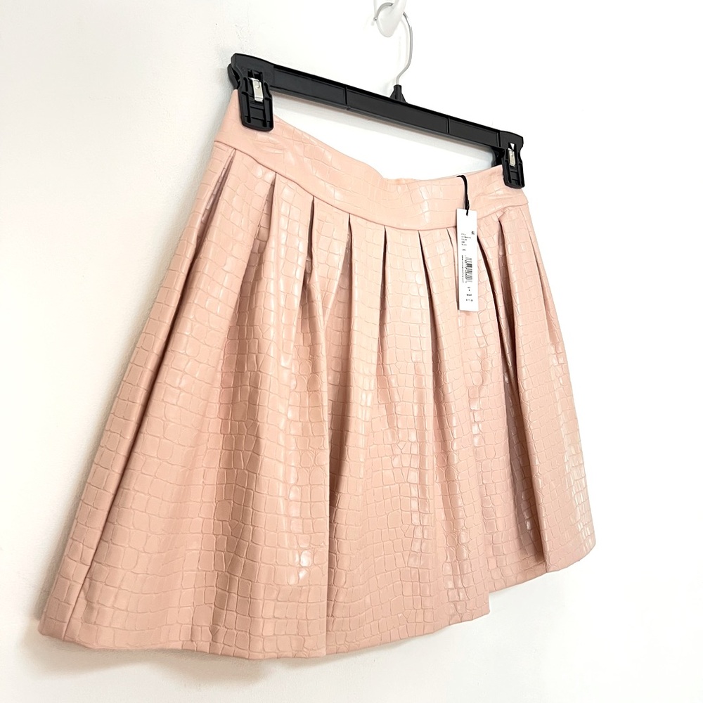 ALICE + OLIVIA Fizer Faux Leather Pleated Skirt in Blush - Picture 7 of 9